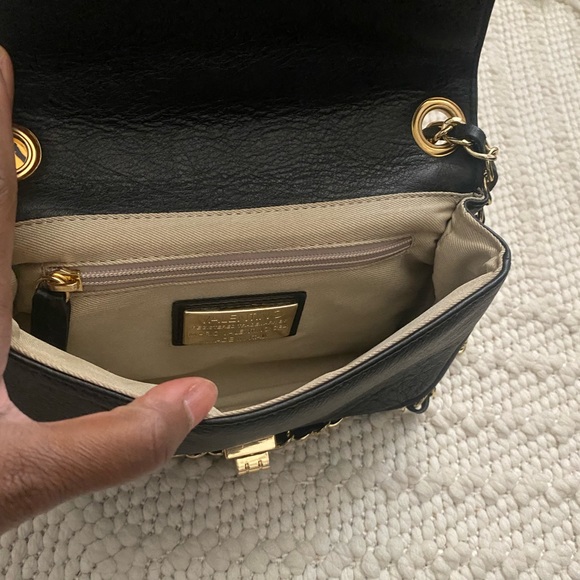 Black Valentino Handbag by Mario Valentino. Almost new. Used only 3 times - Picture 3 of 5